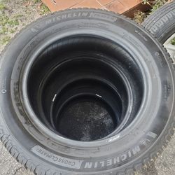 Set Of 4 Michelin Cross Climate Available For $285