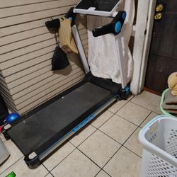 BRAND NEW FISUP TREADMILL USED ONCE GOES FOR 530 ONLINE NEW SELLING FOR 400