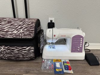 Singer Curvy Sewing Machine with Accessories