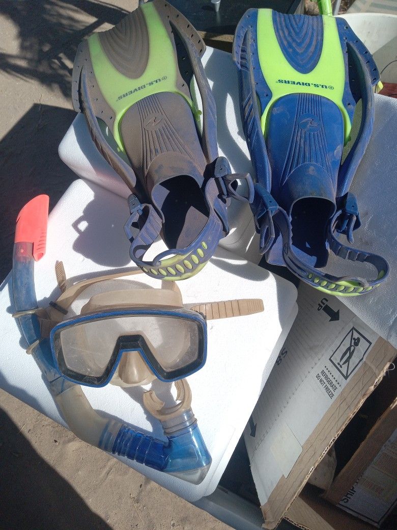 Small Mask .snorkel.and Swim Fins..