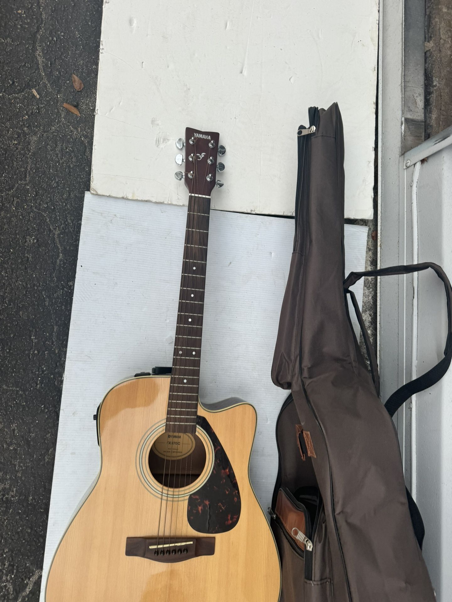 Yamaha FX370C Acoustic Electric Guitar - Natural