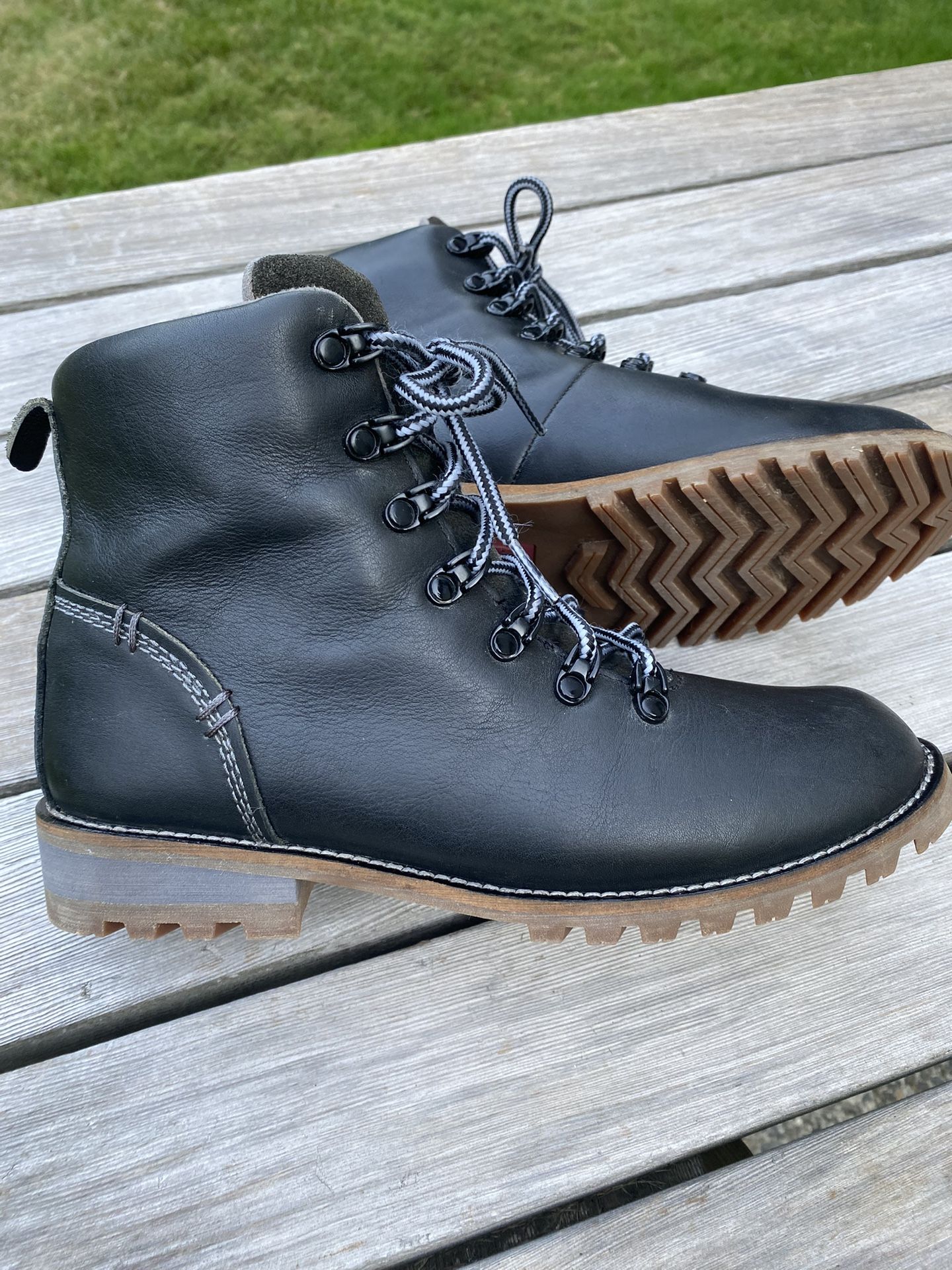 Like New Kodiak Waterproof Leather Boots Womens 9