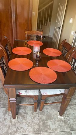Kitchen Table Set with 6 matching Chairs