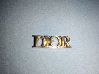 Dior pin