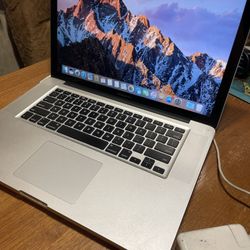 2011 MacBook Pro 15" i7•8GB •500GB Hdd•needs Battery