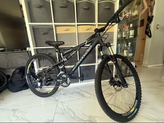 JAMIS FULL SUSPENSION DAKAR DISC BRAKES - 3 X 9 GEARS VERY LOW USAGE- KEEPING INDOOR - Giant Trek Specialized Scott Gt