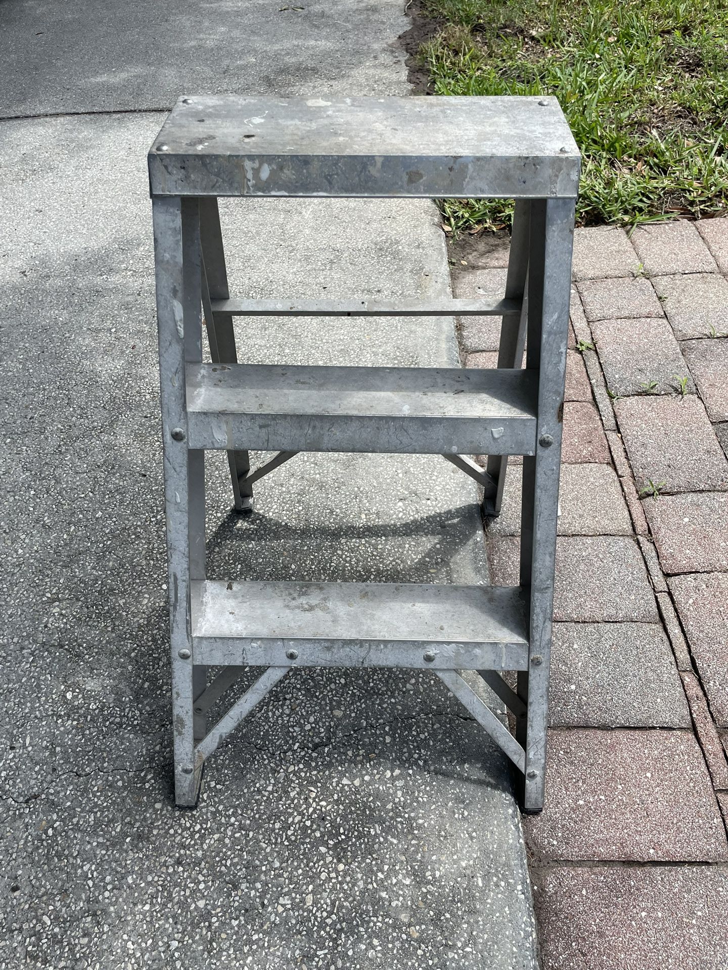 3 Foot Ladder 