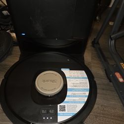 Shark AI Laser Robot Vacuum w/ Self-Emptying Base – Tested Only, Minor Scratches