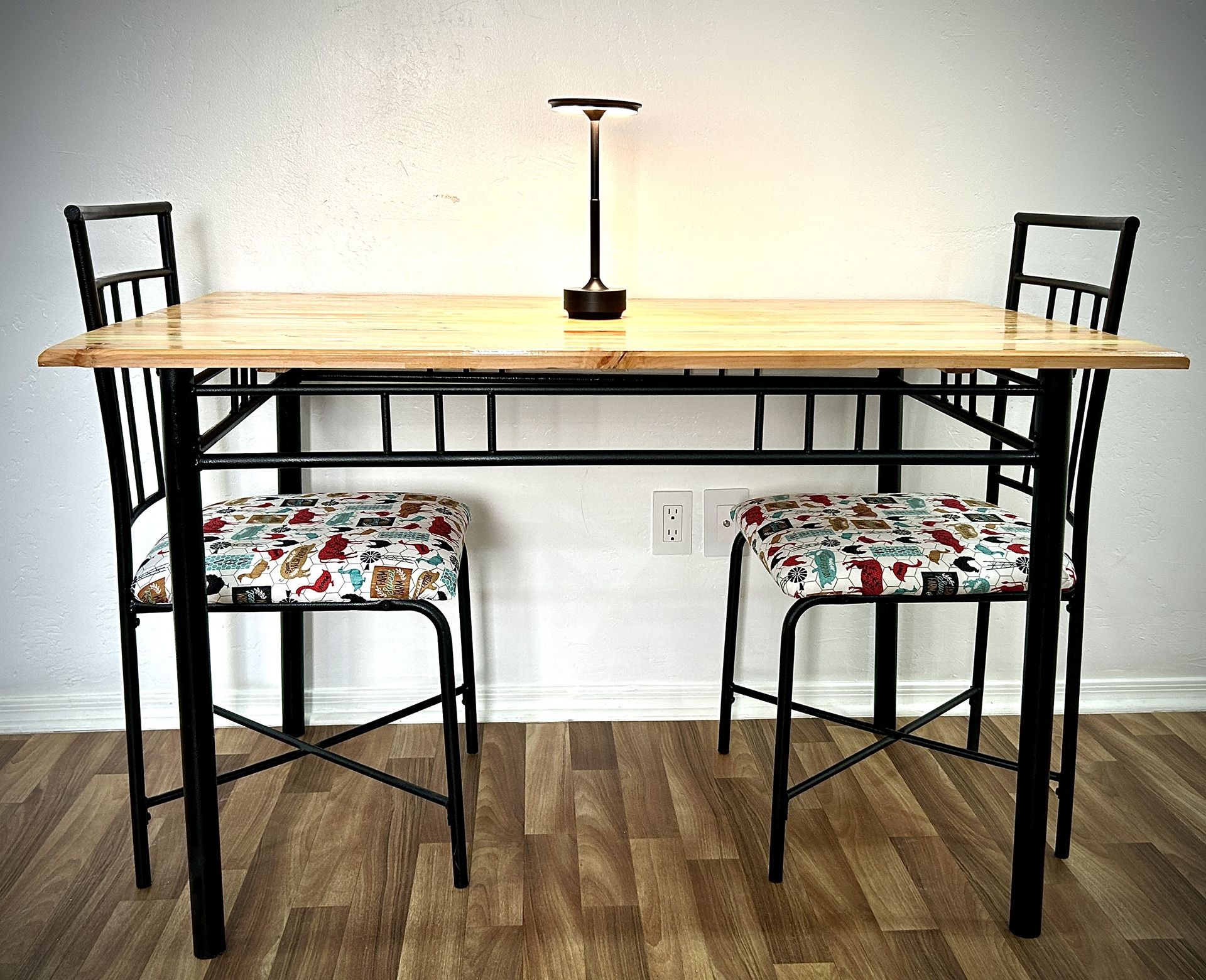 🐔Farmhouse Dining Set 🐷– Table, Chairs and LED Lamp