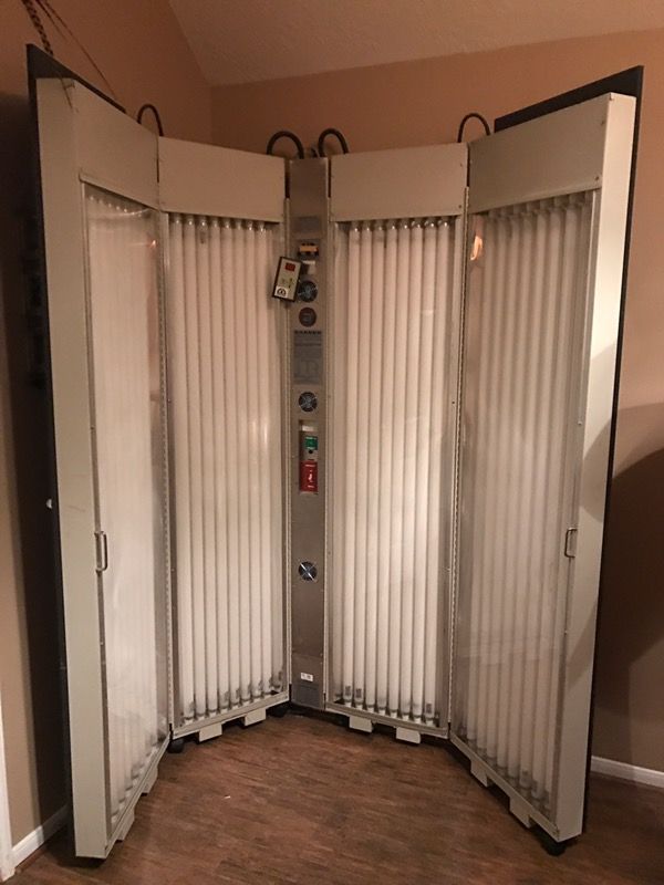 Peacock 320 Stand up Tanning Bed