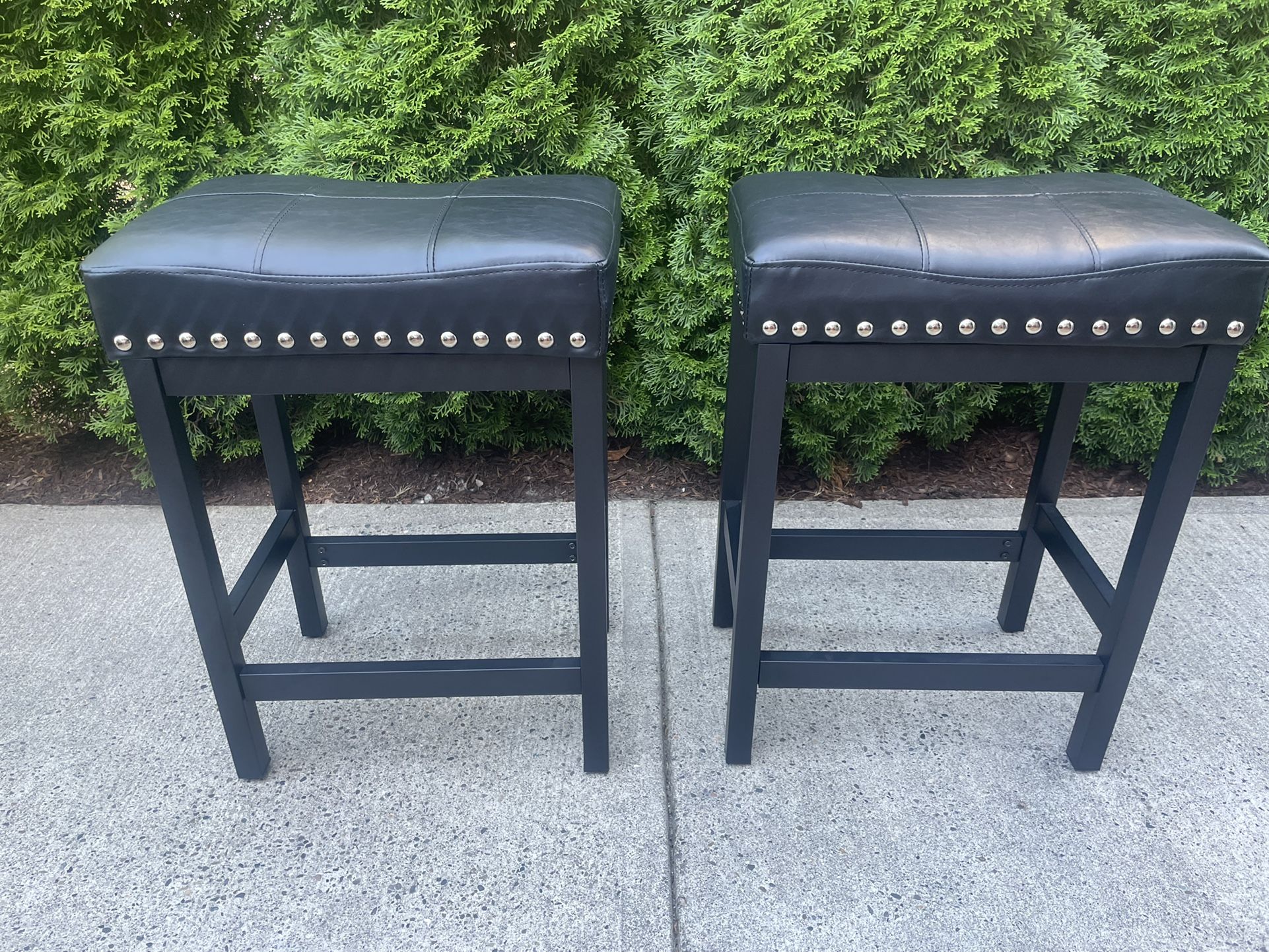 Brand New 2 bar Stools 25.5 in H