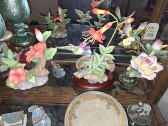 3 Maruri USA "Anna's Hummingbird with Trumpet Creeper" porcelain figurines (issued in 1995)