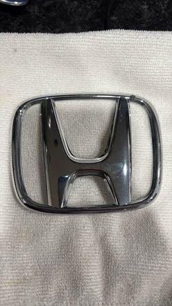 Large Honda emblem