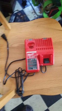 MILWAUKEE M18 / M12 18V CHARGER