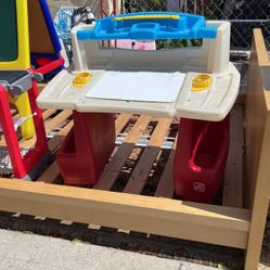 BEAUTIFUL STEP 2 KIDS DESK