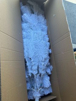 Costway CM23611 7,5 ft Artificial Slim Pencil Christmas Tree - White