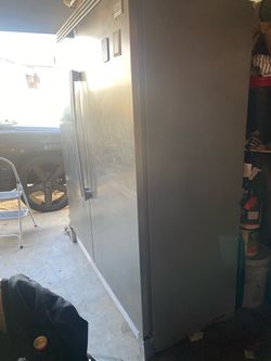Frigidaire comercial fridge