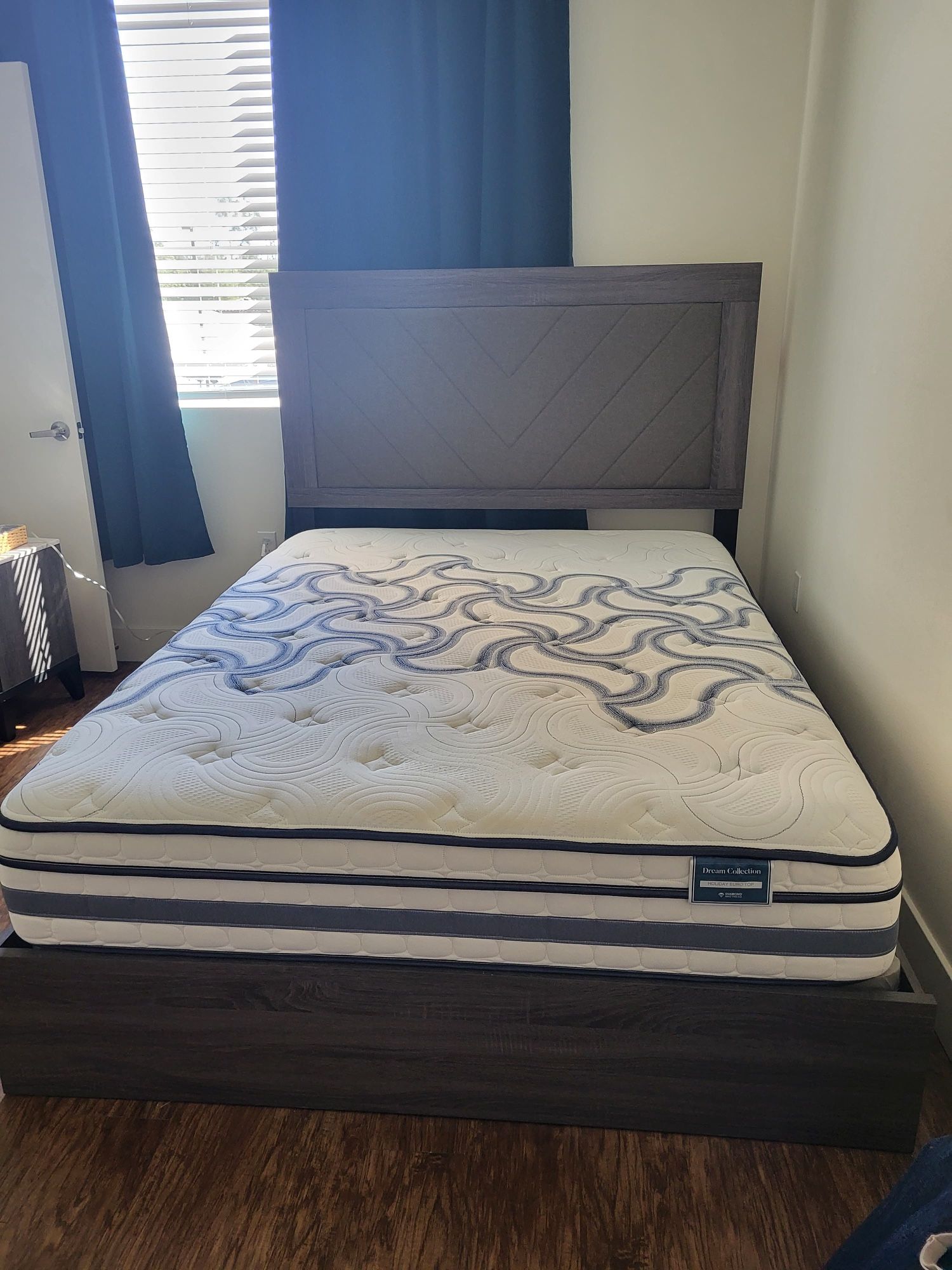 Queen Bed With Mattress