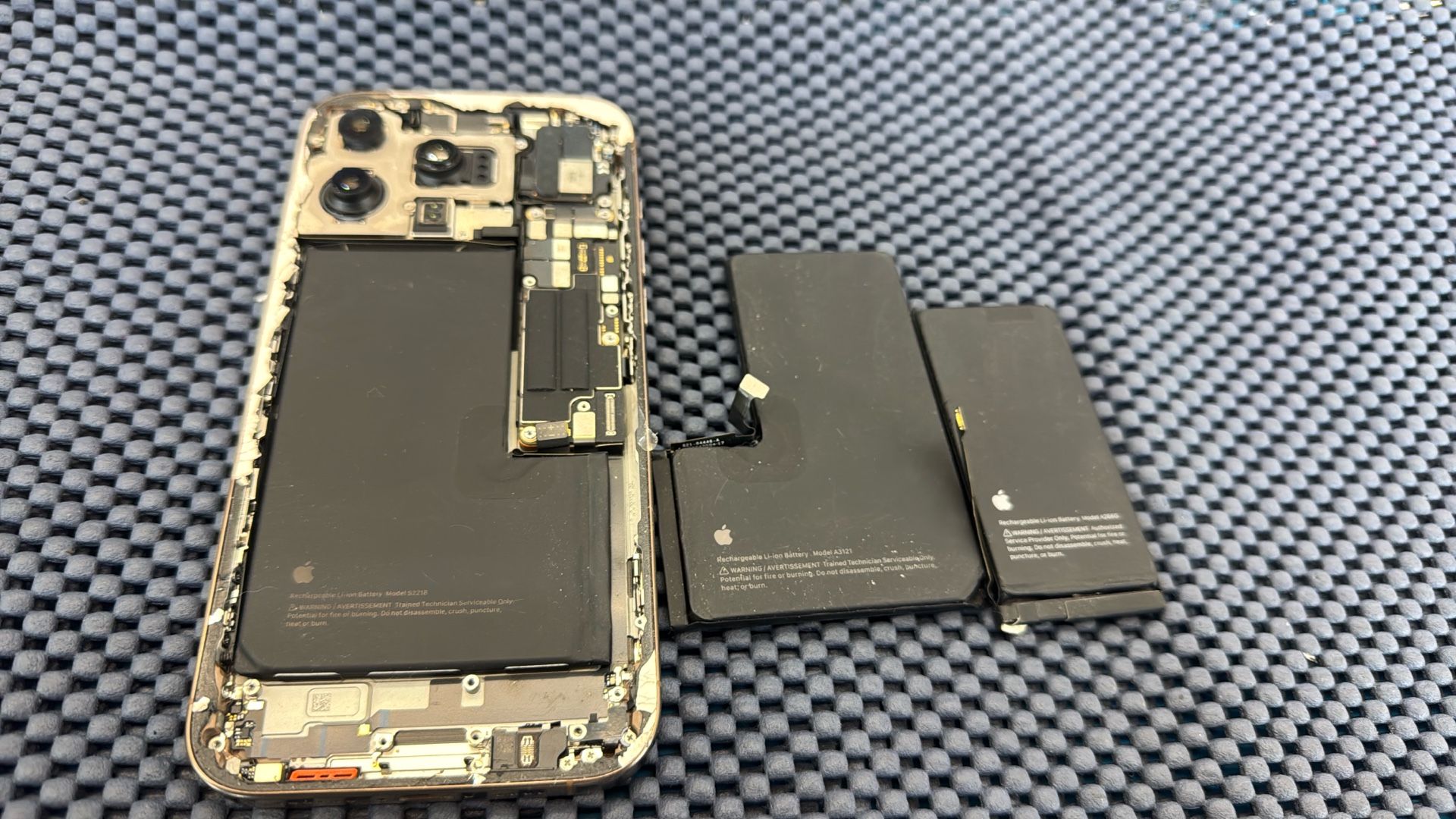 iPhone And Samsung Battery Rep