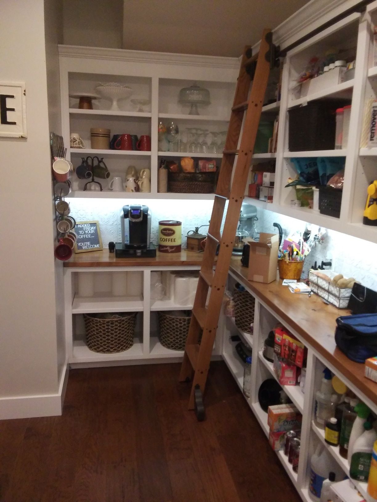 BEAUTIFUL CUSTOM CABINETRY/FULL SIZE PANTRY