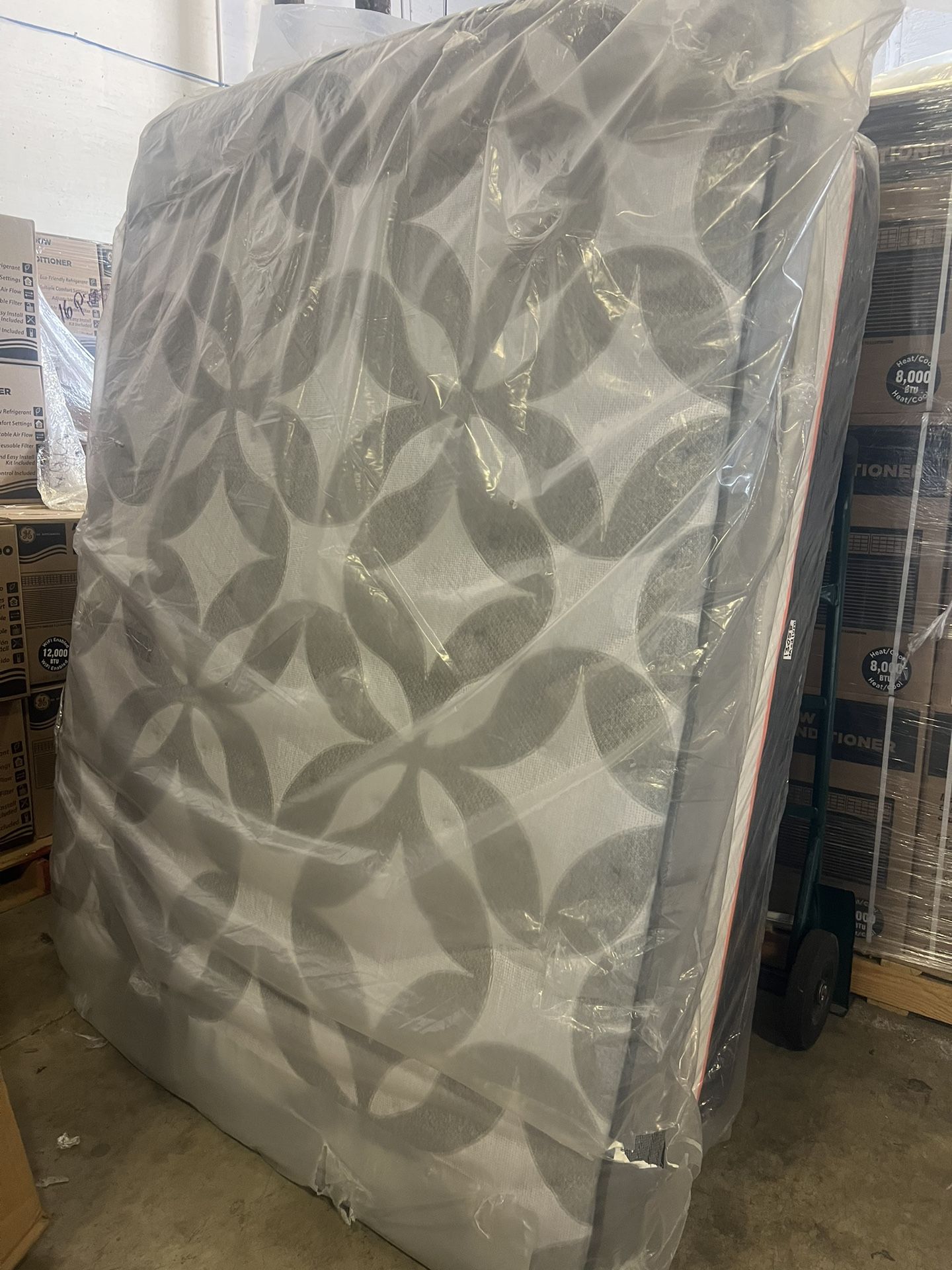 QUEEN MATTRESS SEALY FIRM