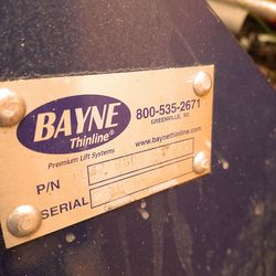 Bay e thinking hydrologic trash bin lifter