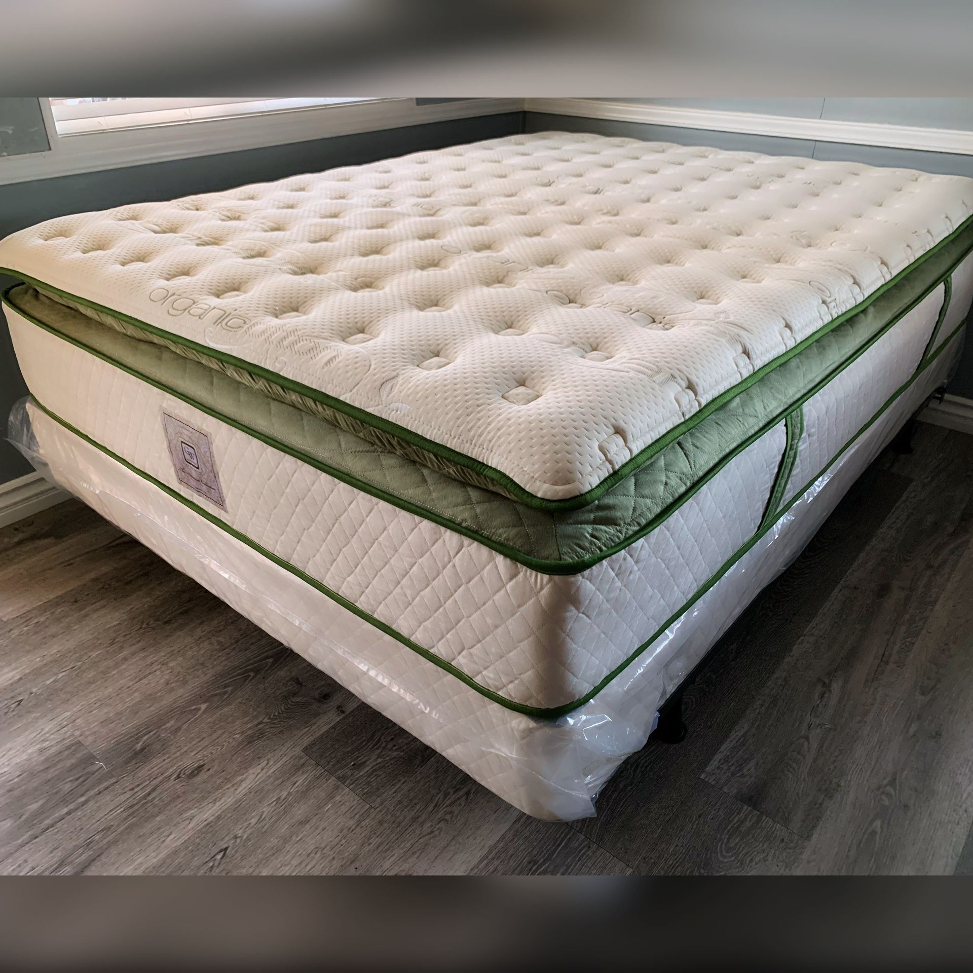 Queen Size Organic Hybrid Gel Pillow Top Mattress