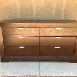 Dresser With Mirror And Chest 