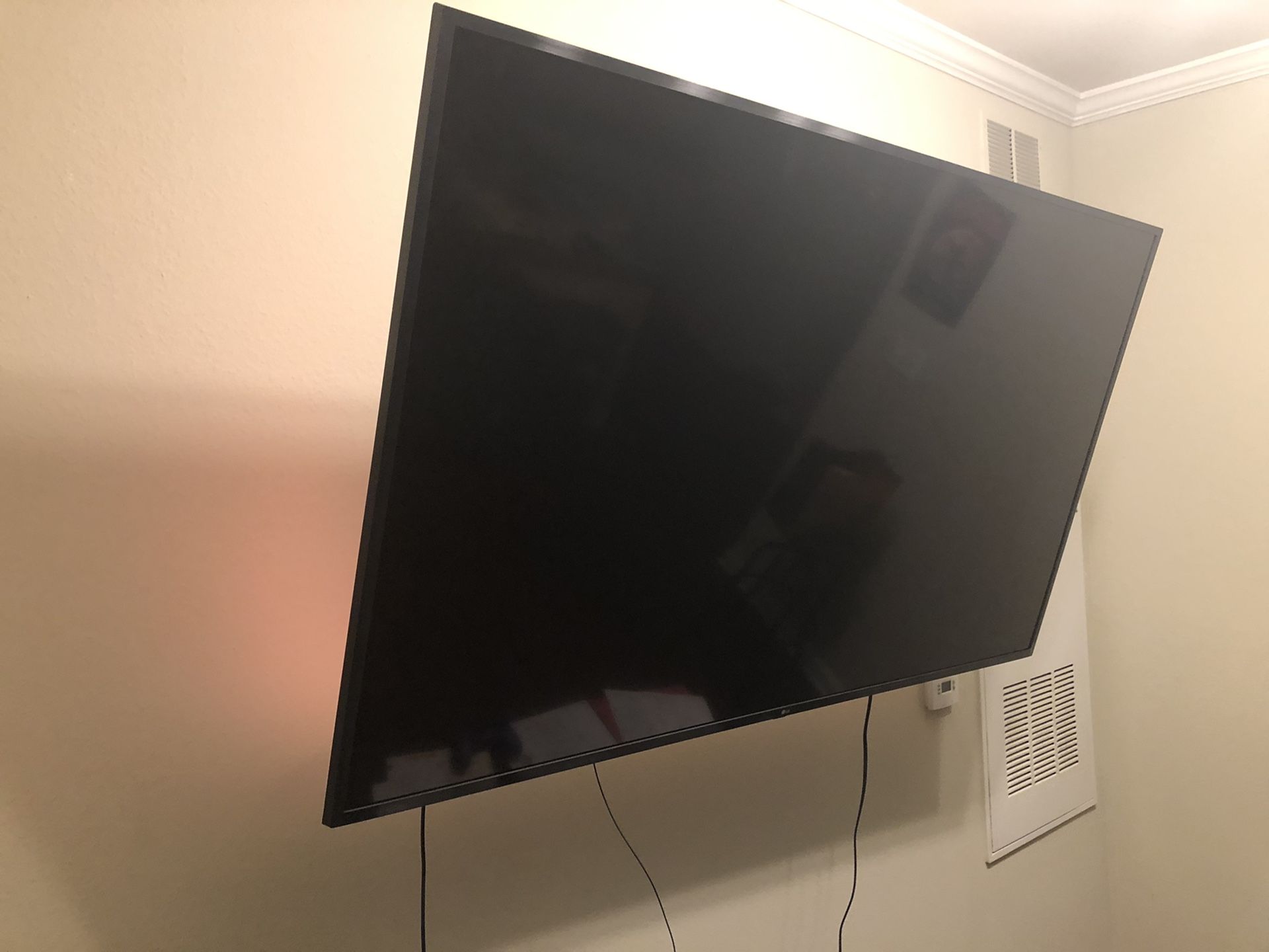 70” 4K LG TV w/ wall mount and tv lights