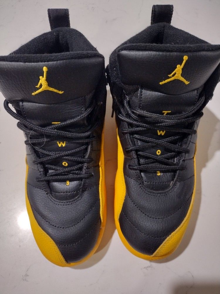 SIZE 3 Y 7 TO 10 YEARS OLD JORDAN RETRO