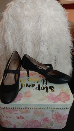 DKNY Donna Karen New York size 7/ 37.5 Black!