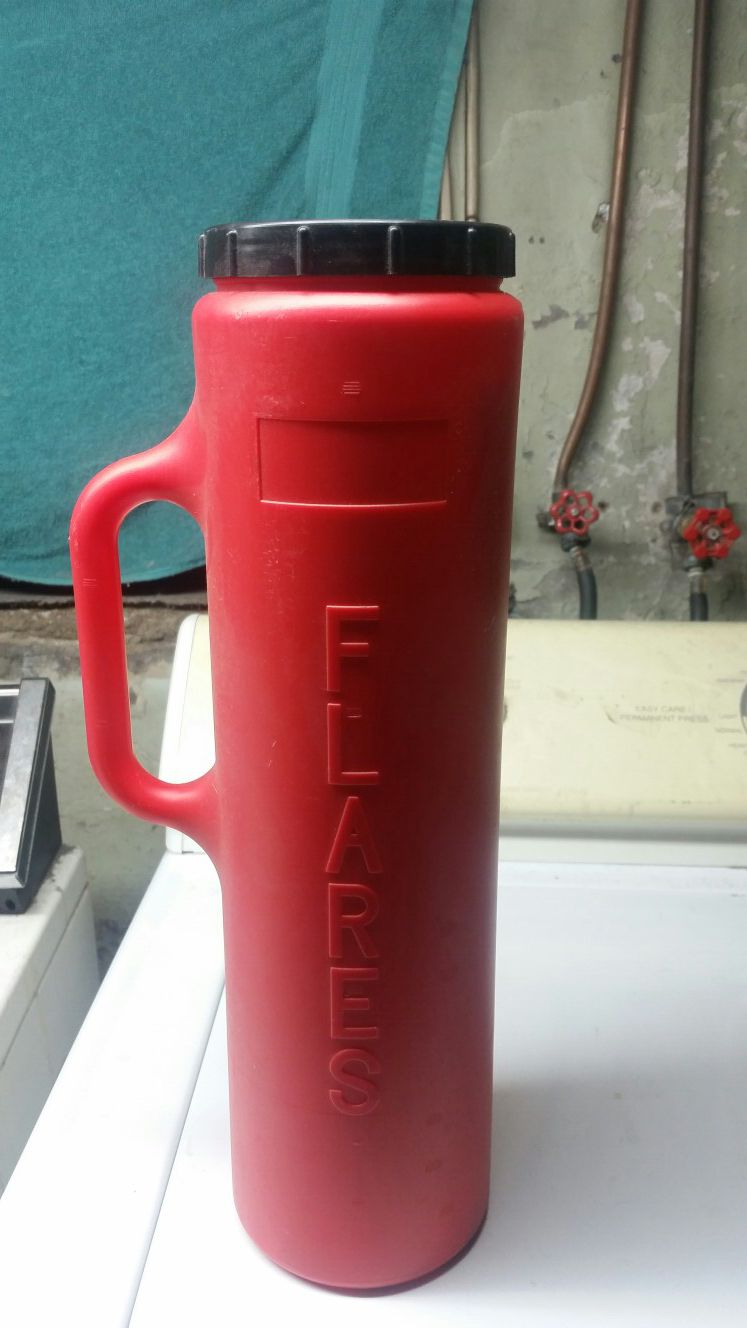 Flare holder with 6 Flares