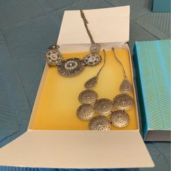 Two Stella And Dot Necklaces   Barely Ever Worn