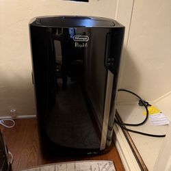 Delonghi Arctic Whisper 700 sq ft Portable Air Conditioner with Heat and Eco Real Feel