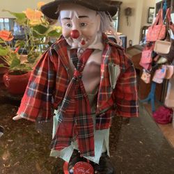 Vintage Ron Lee Original Hobo Clown On Stand.. 19 Inches