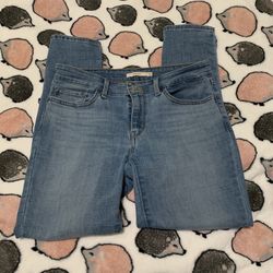 Levi’s Size 6 Woman