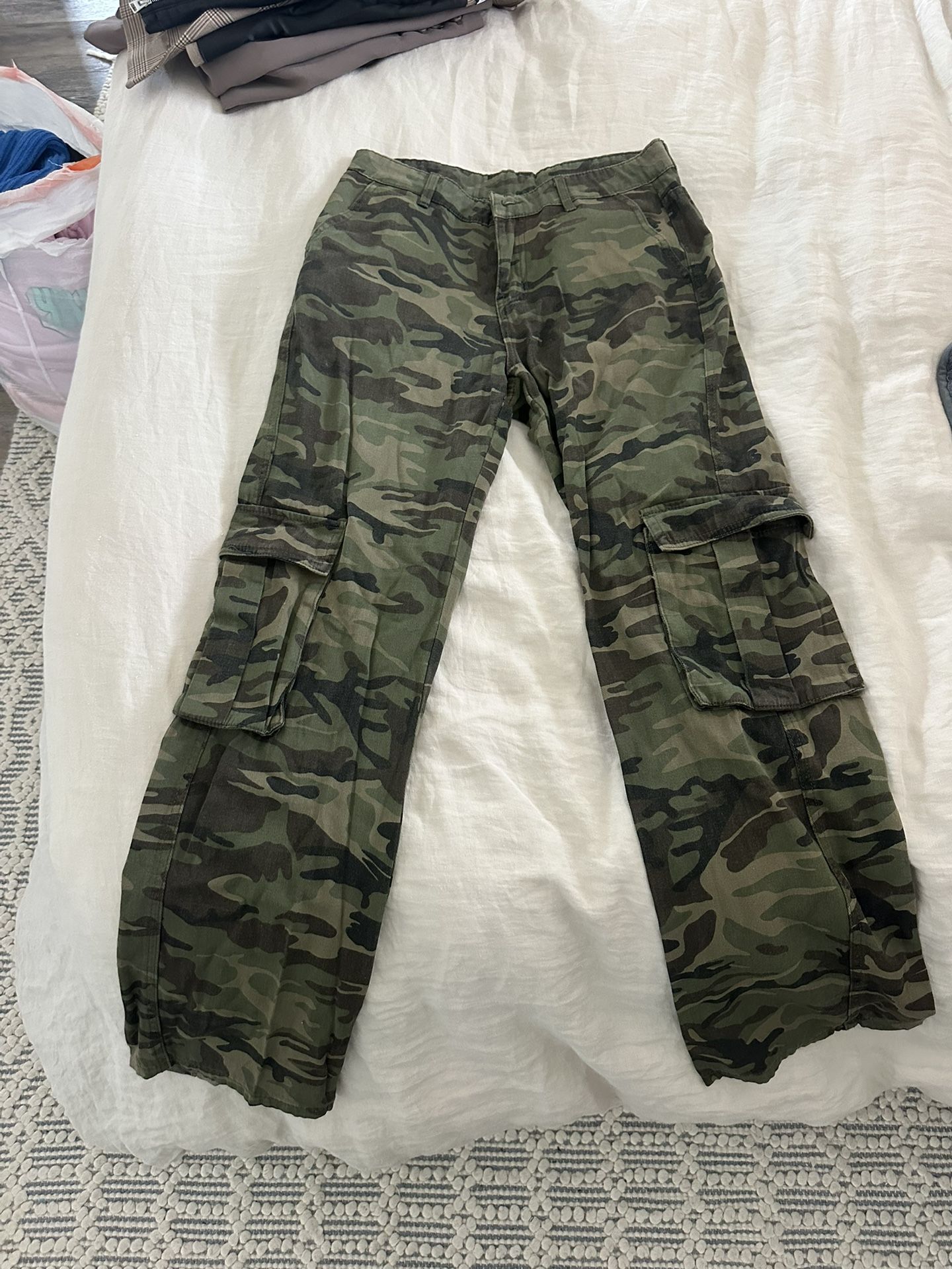 Women’s Camo Pants Size Medium