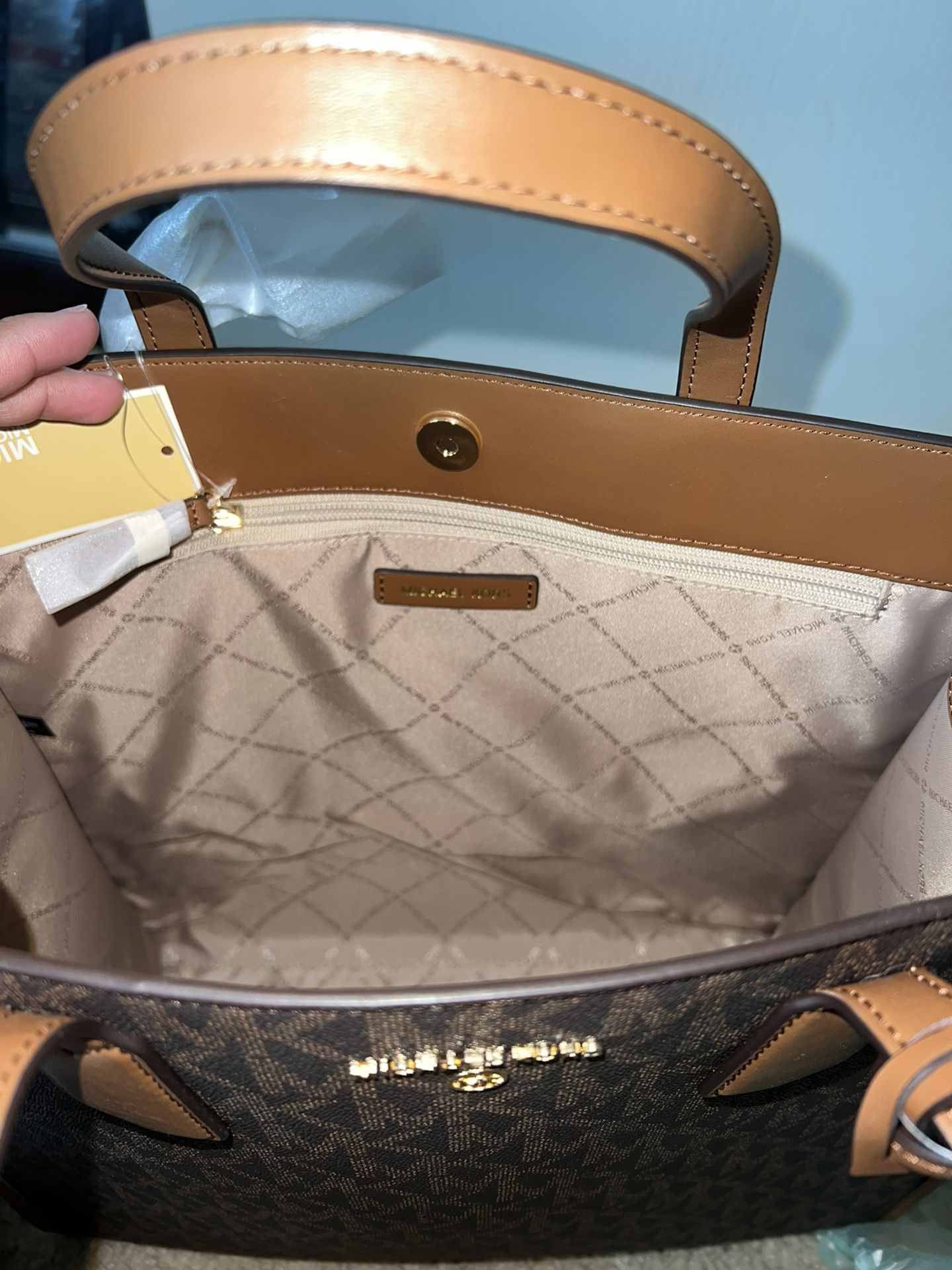 Michael Kors 3 In 1 Kimberly Tote for Sale in Denton, TX - OfferUp
