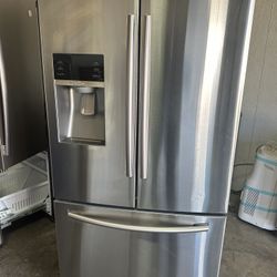 Samsung French Door Fridge works great water and icemaker can deliver