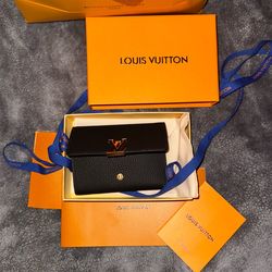 Real, Louis Vuitton wallet couture ￼