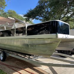 Yamaha G3 Black pontoon boat 