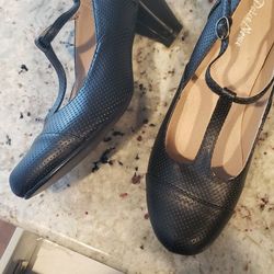 Adorable Euro Size 41 Retro Heels