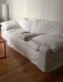 Very comfy and deep couch