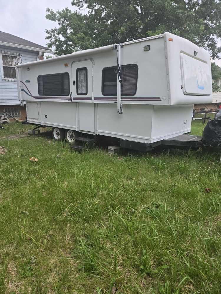 HILO  Camper
