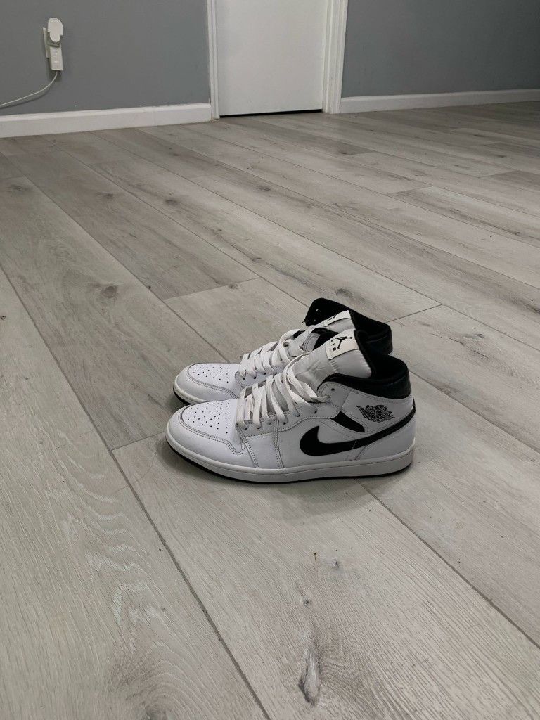 New Balance 2002R Sneakers - White/Grey - Size [11]
