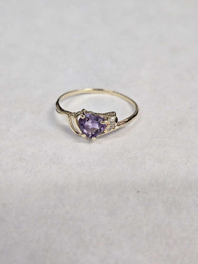 10kt Gold Purple Heart Stone & Diamond Ring