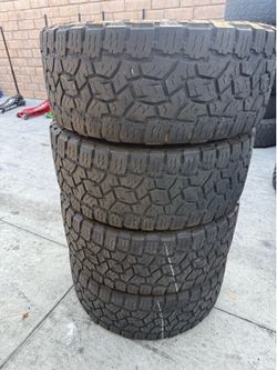 33 12.50 18 vendo un set de llantas usadas en excelente condición marca Toyo