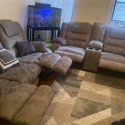 Sectional Reclinable Sofa , NEW !!! Barely  Used 