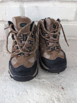 Kids hiking shoes