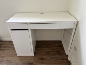 IKEA MICKE desk